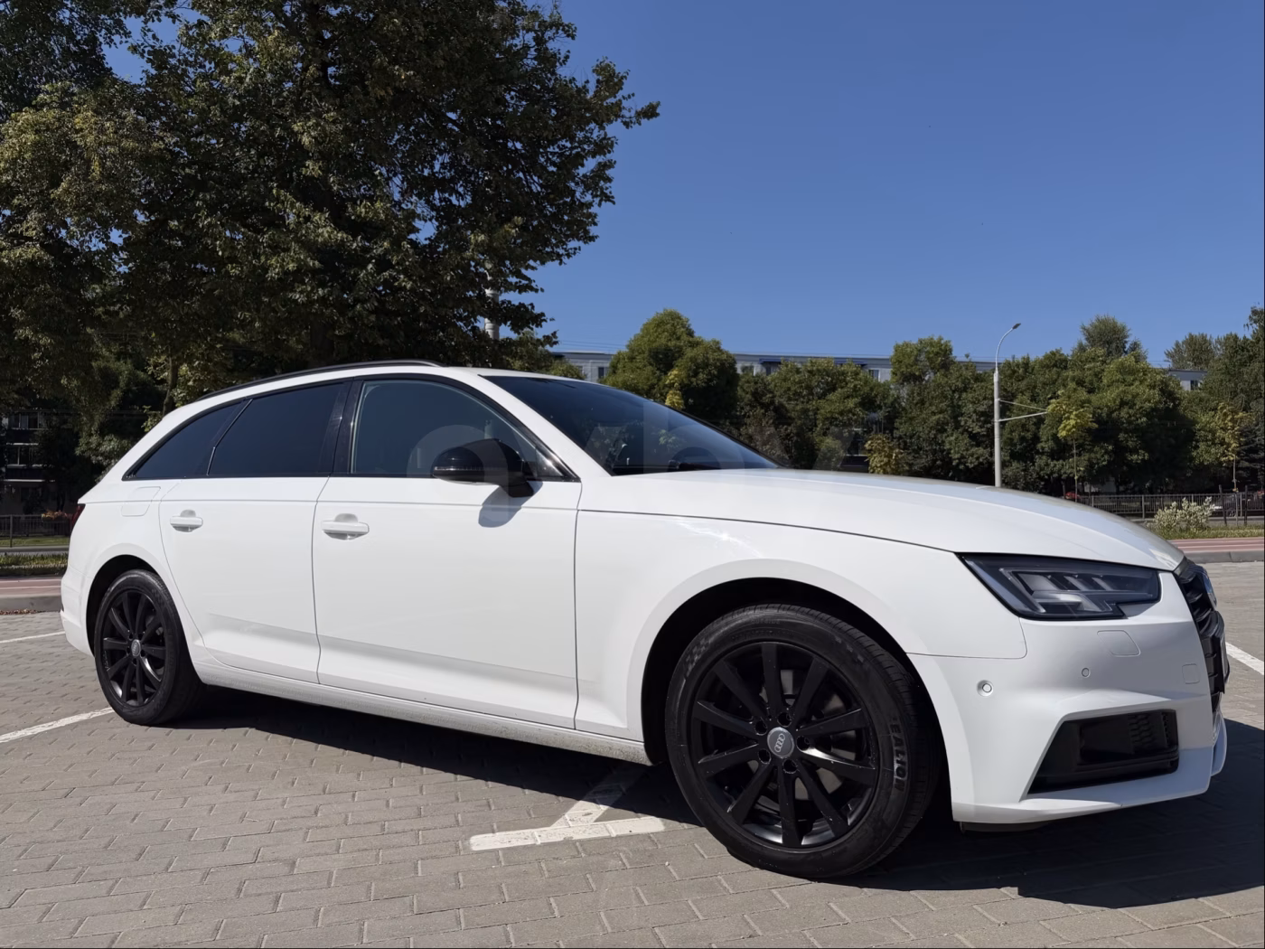 Audi A4 фото 3