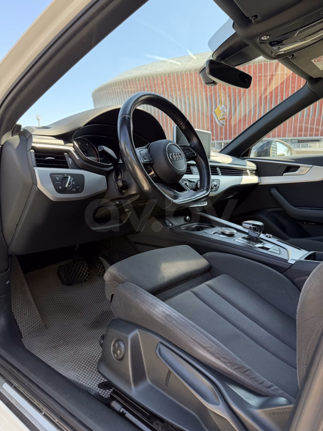 Audi A4 фото 11