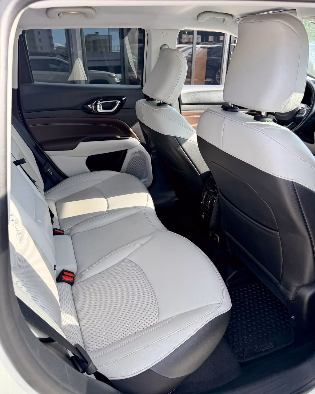 Jeep Compass фото 13