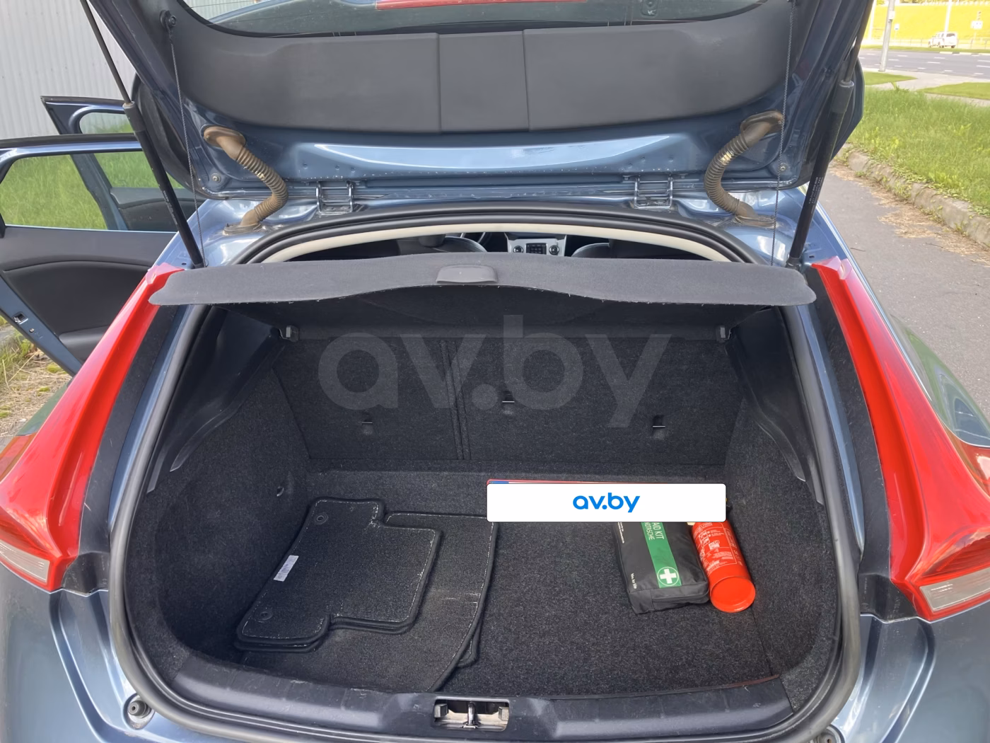 Volvo V40 фото 13