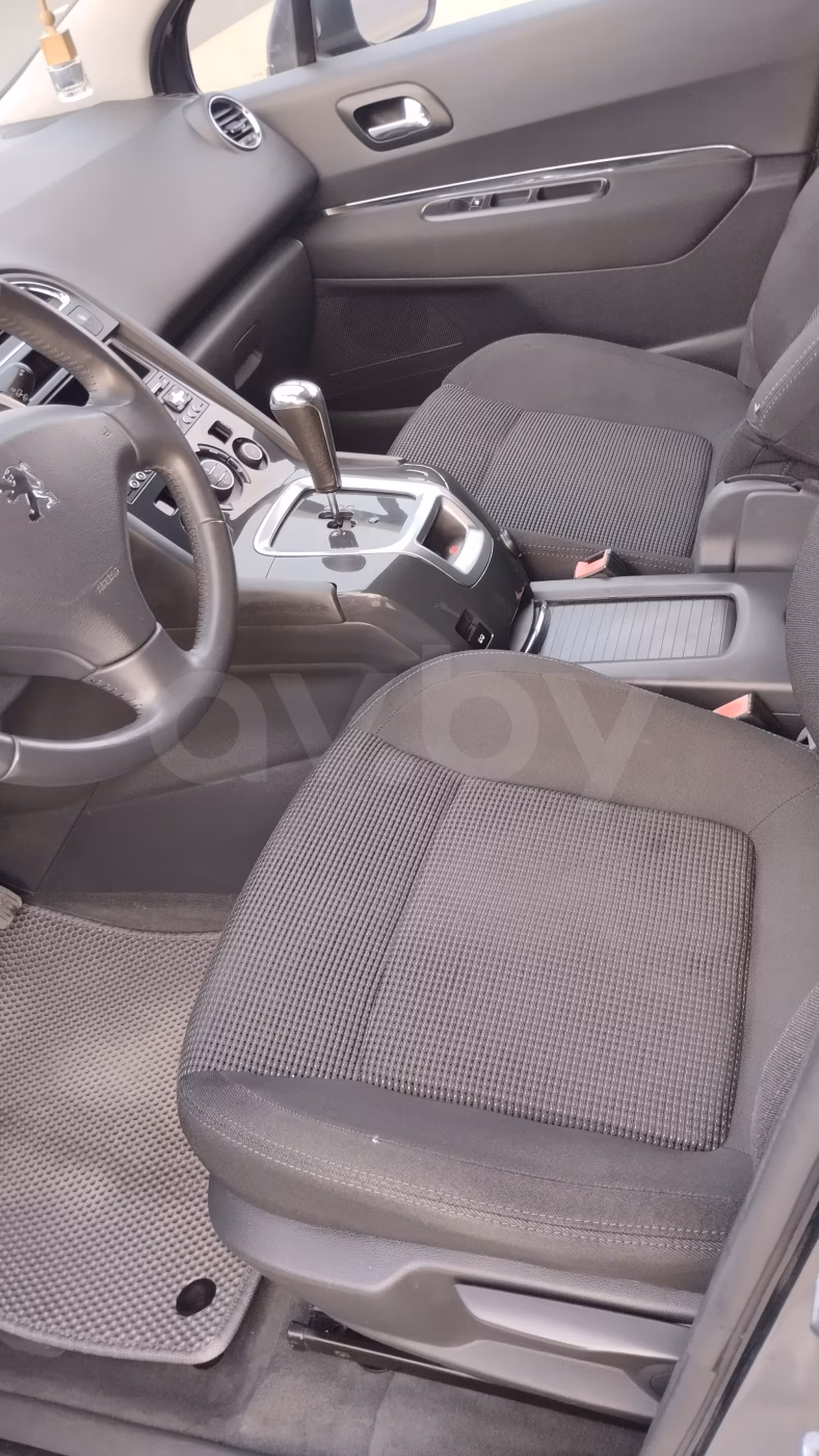 Peugeot 5008 фото 5