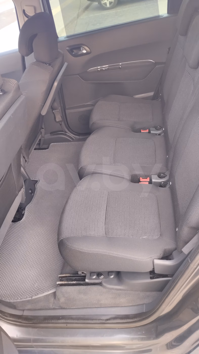 Peugeot 5008 фото 8