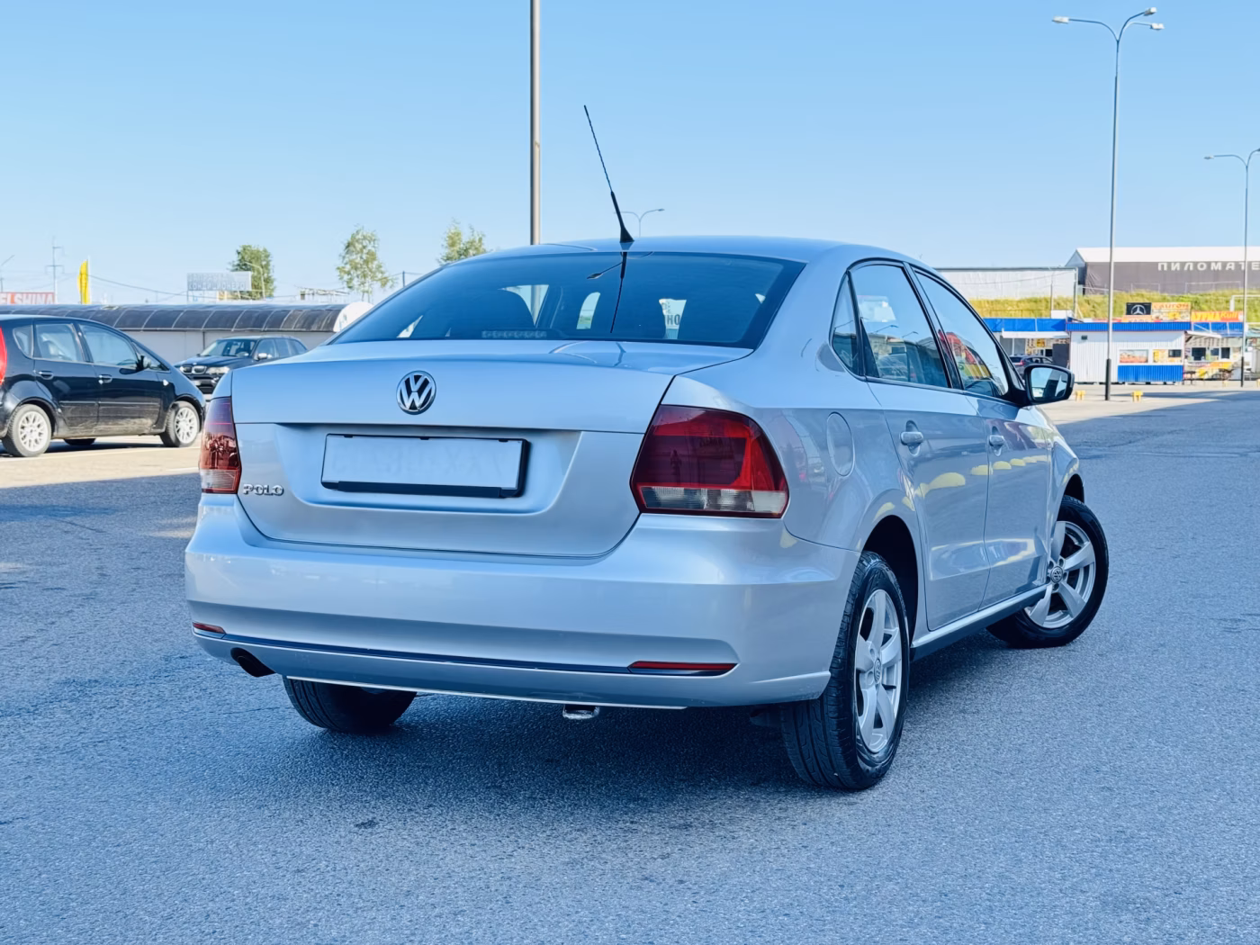Volkswagen Polo Sedan фото 2