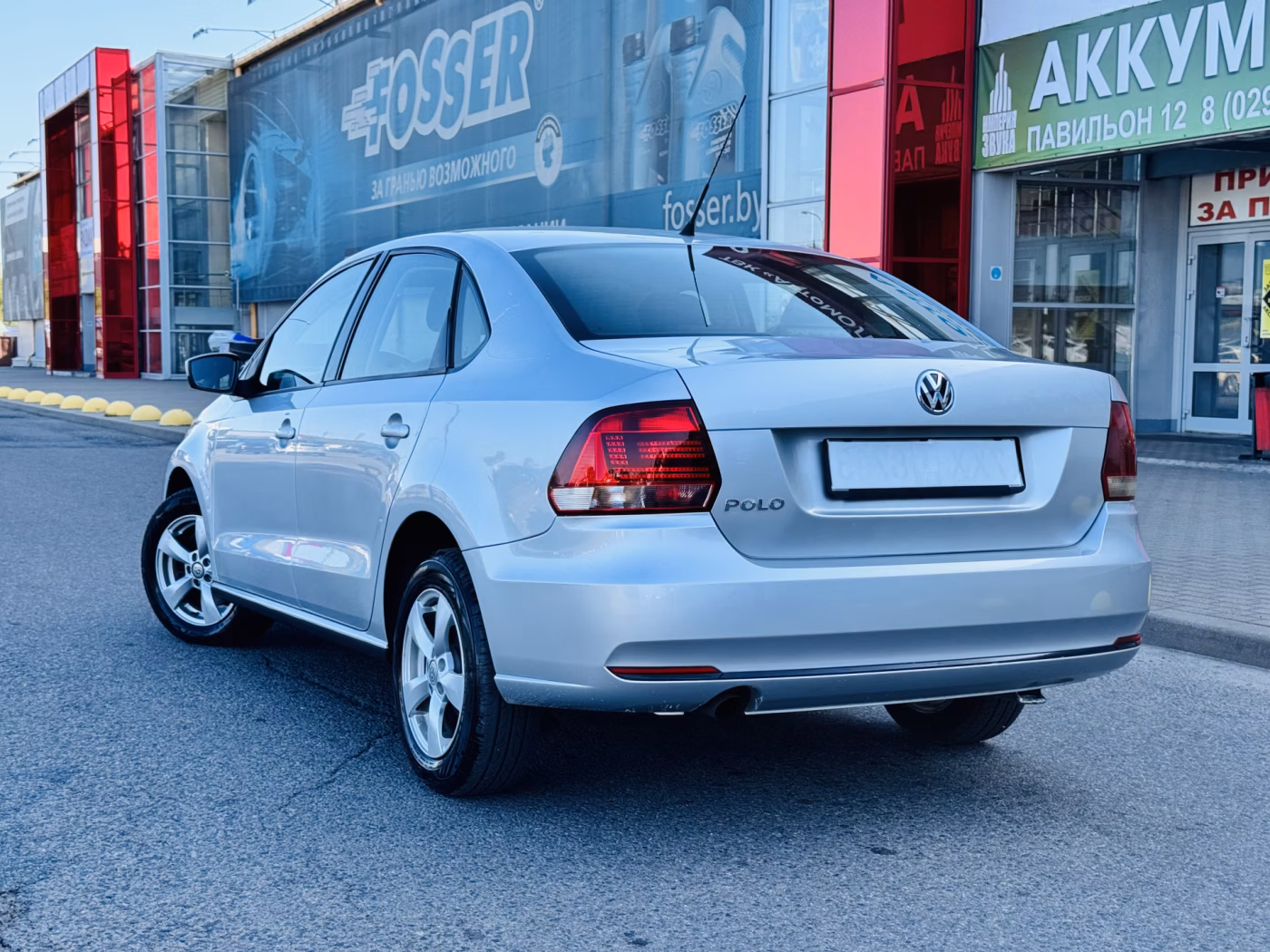 Volkswagen Polo Sedan фото 4