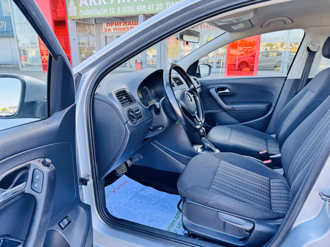 Volkswagen Polo Sedan фото 5