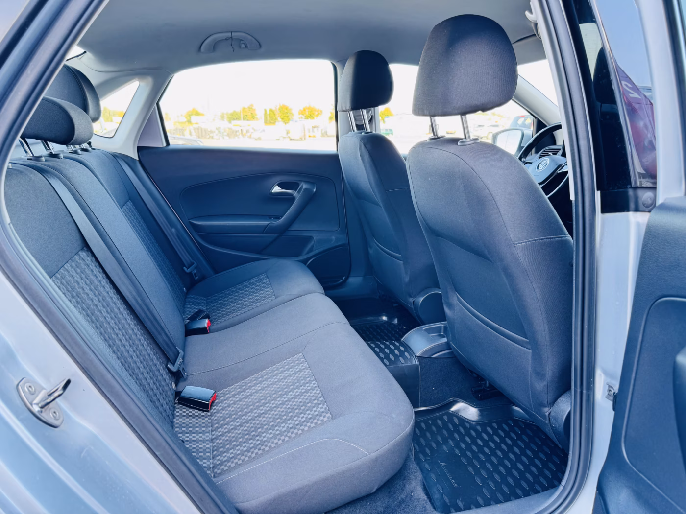 Volkswagen Polo Sedan фото 8