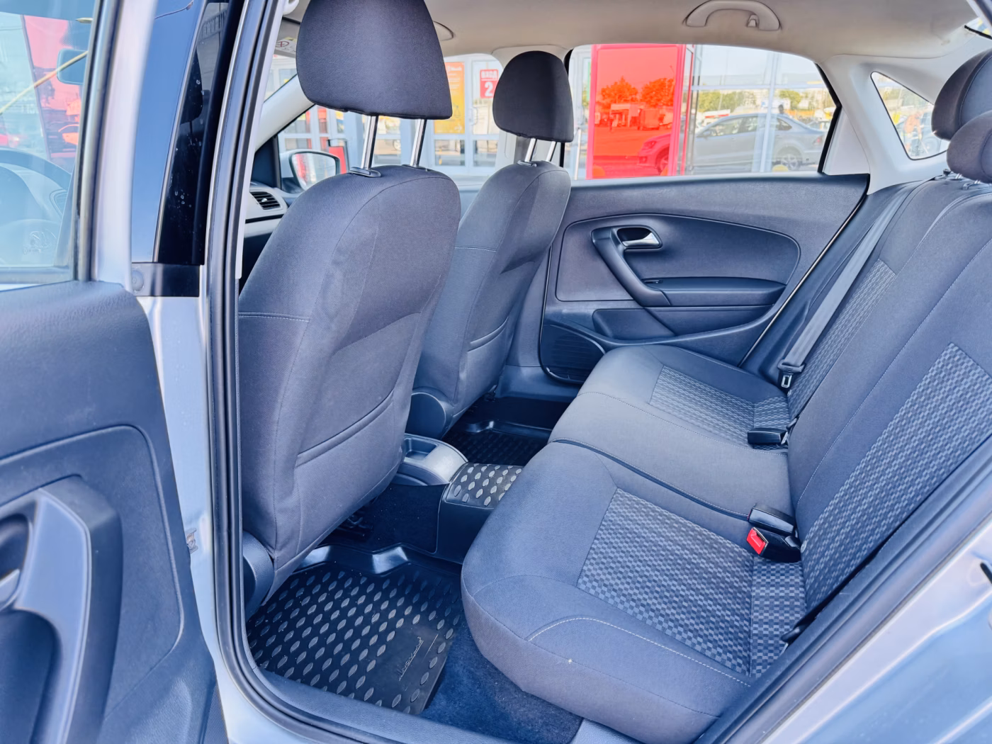 Volkswagen Polo Sedan фото 7