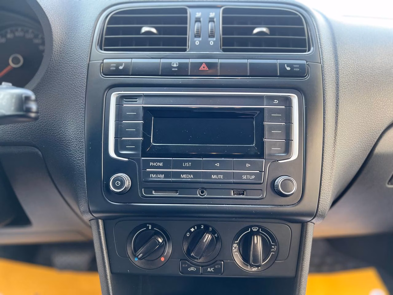 Volkswagen Polo Sedan фото 16