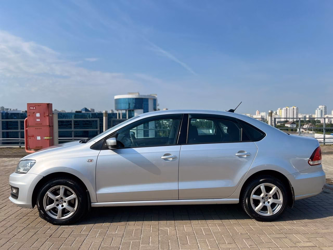 Volkswagen Polo Sedan фото 4