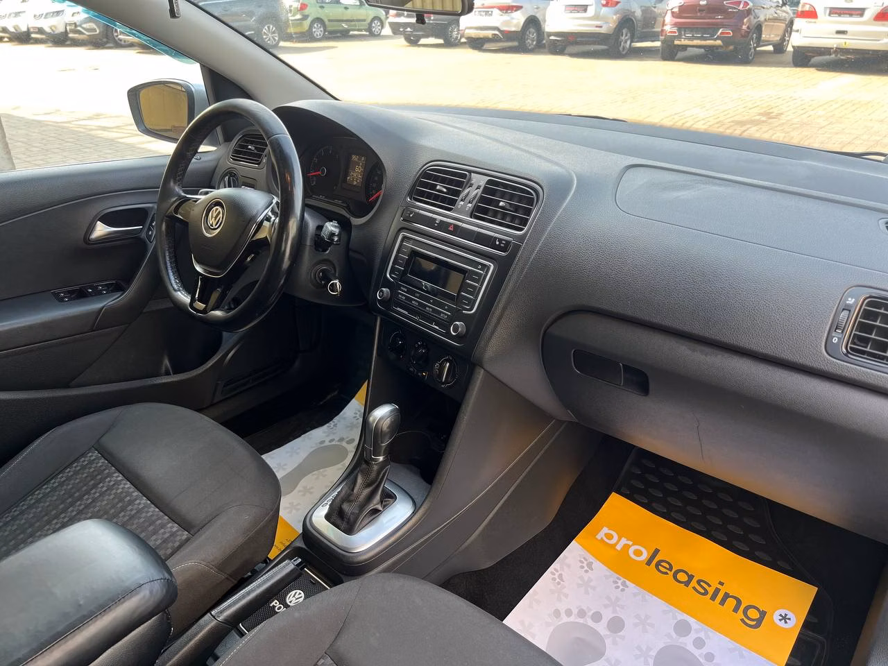 Volkswagen Polo Sedan фото 14