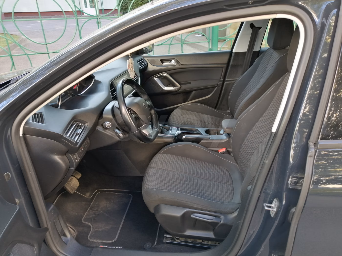 Peugeot 308 фото 12
