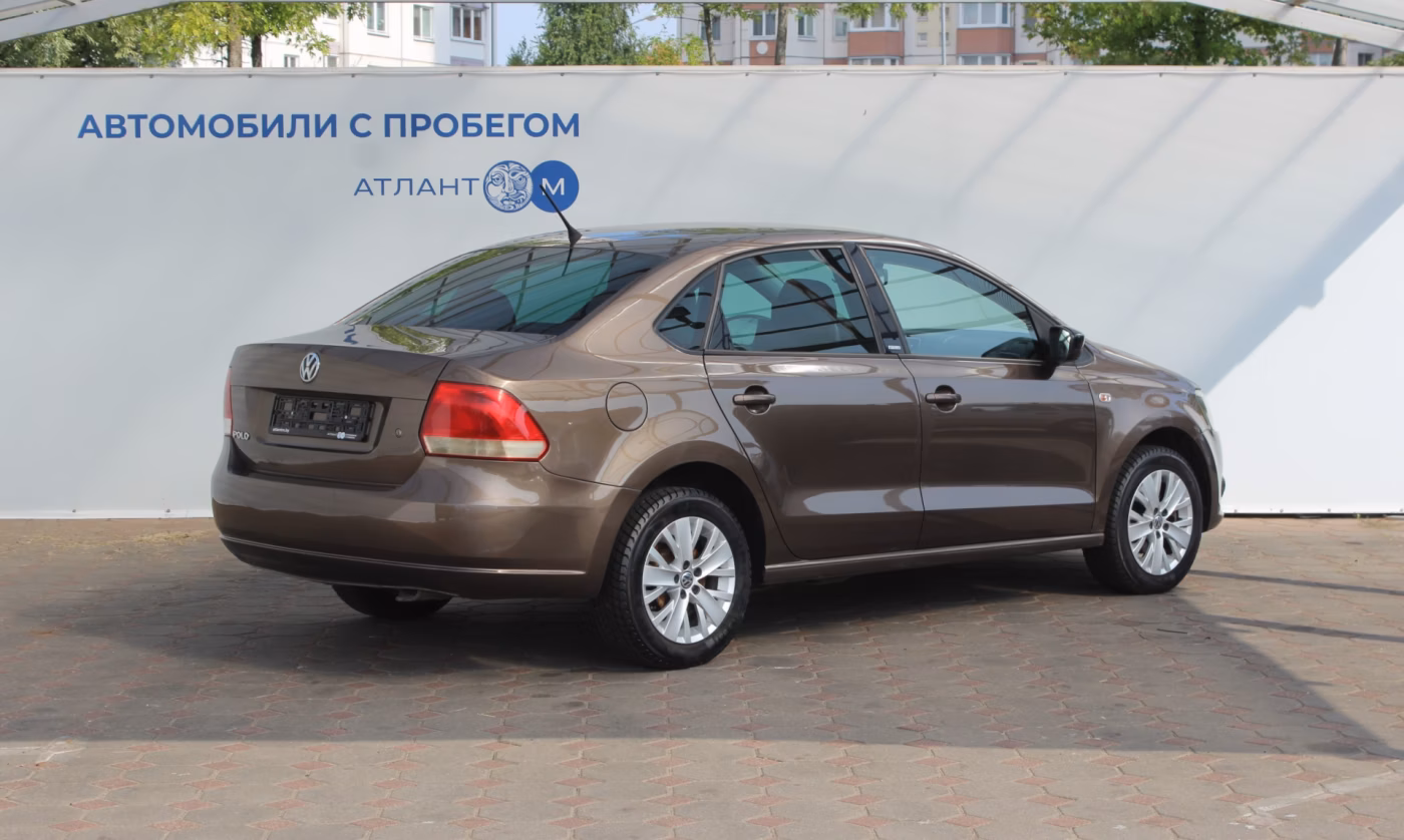 Volkswagen Polo Sedan фото 2