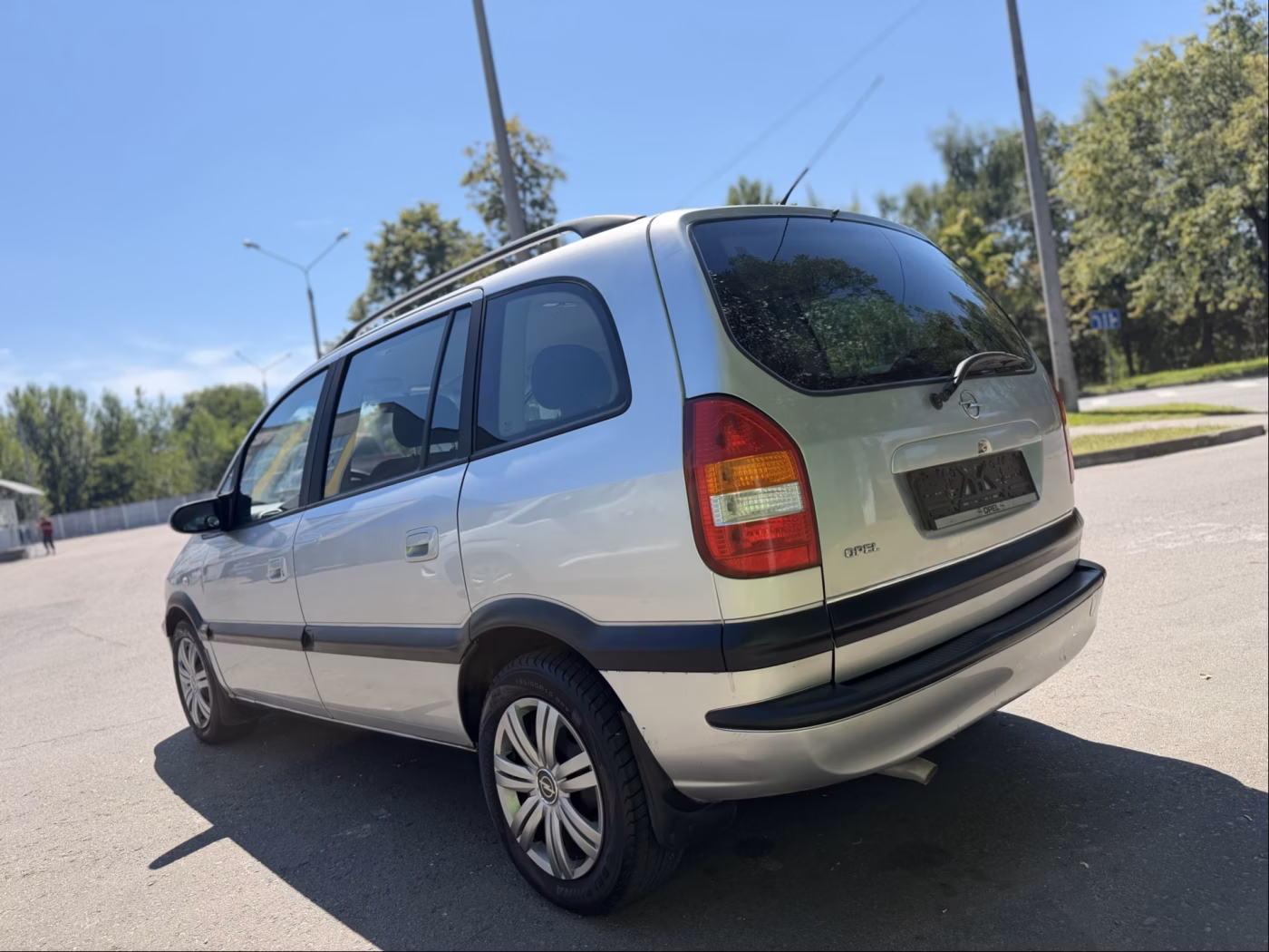 Opel Zafira фото 10