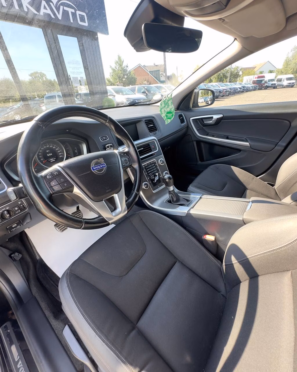 Volvo V60 фото 7