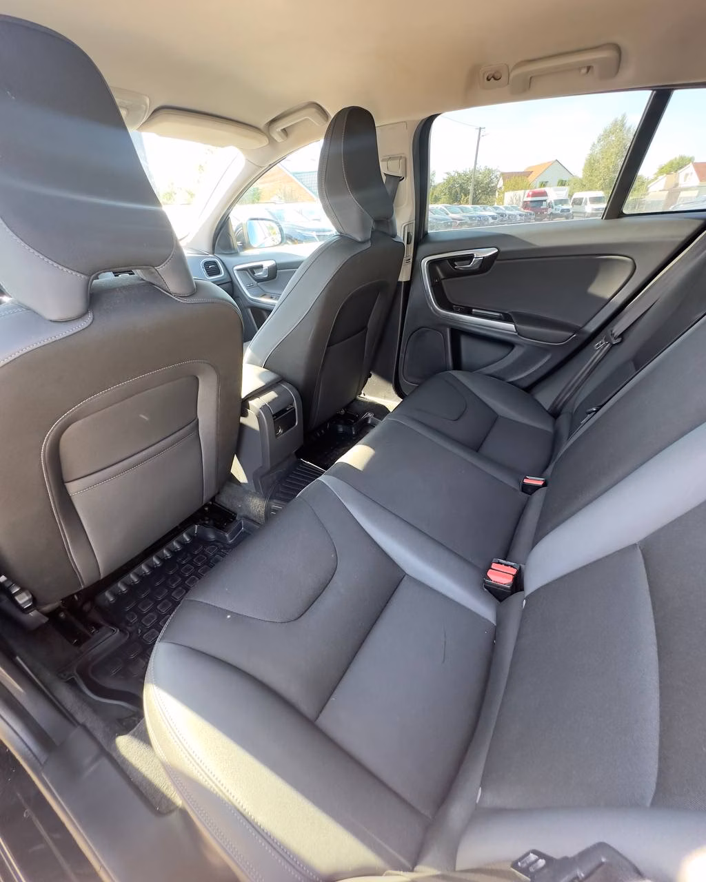 Volvo V60 фото 8