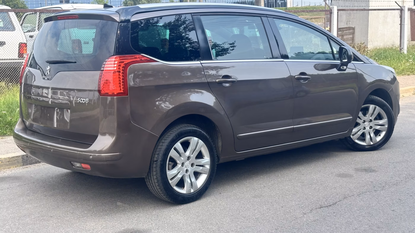 Peugeot 5008 фото 19