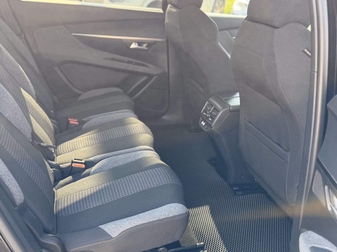 Peugeot 5008 фото 11