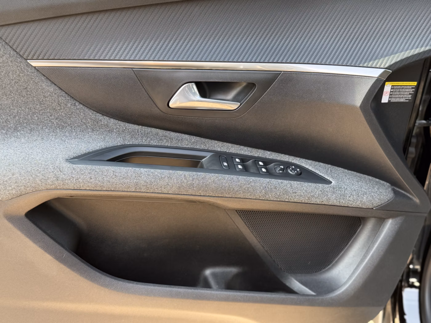 Peugeot 5008 фото 17