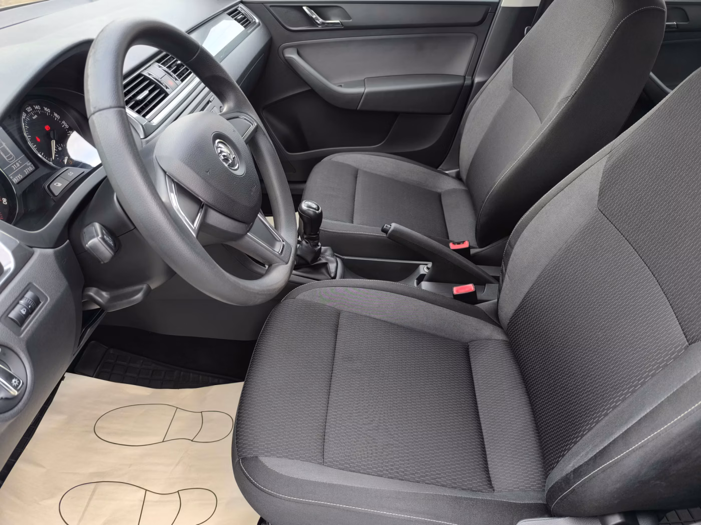 Skoda Rapid фото 8