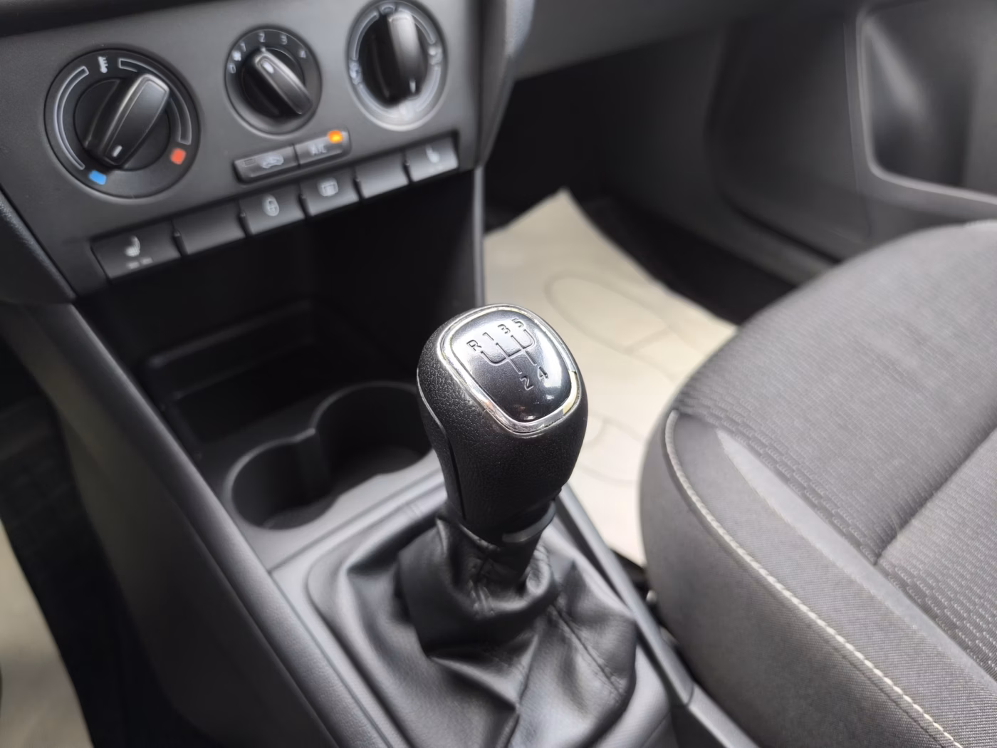 Skoda Rapid фото 18