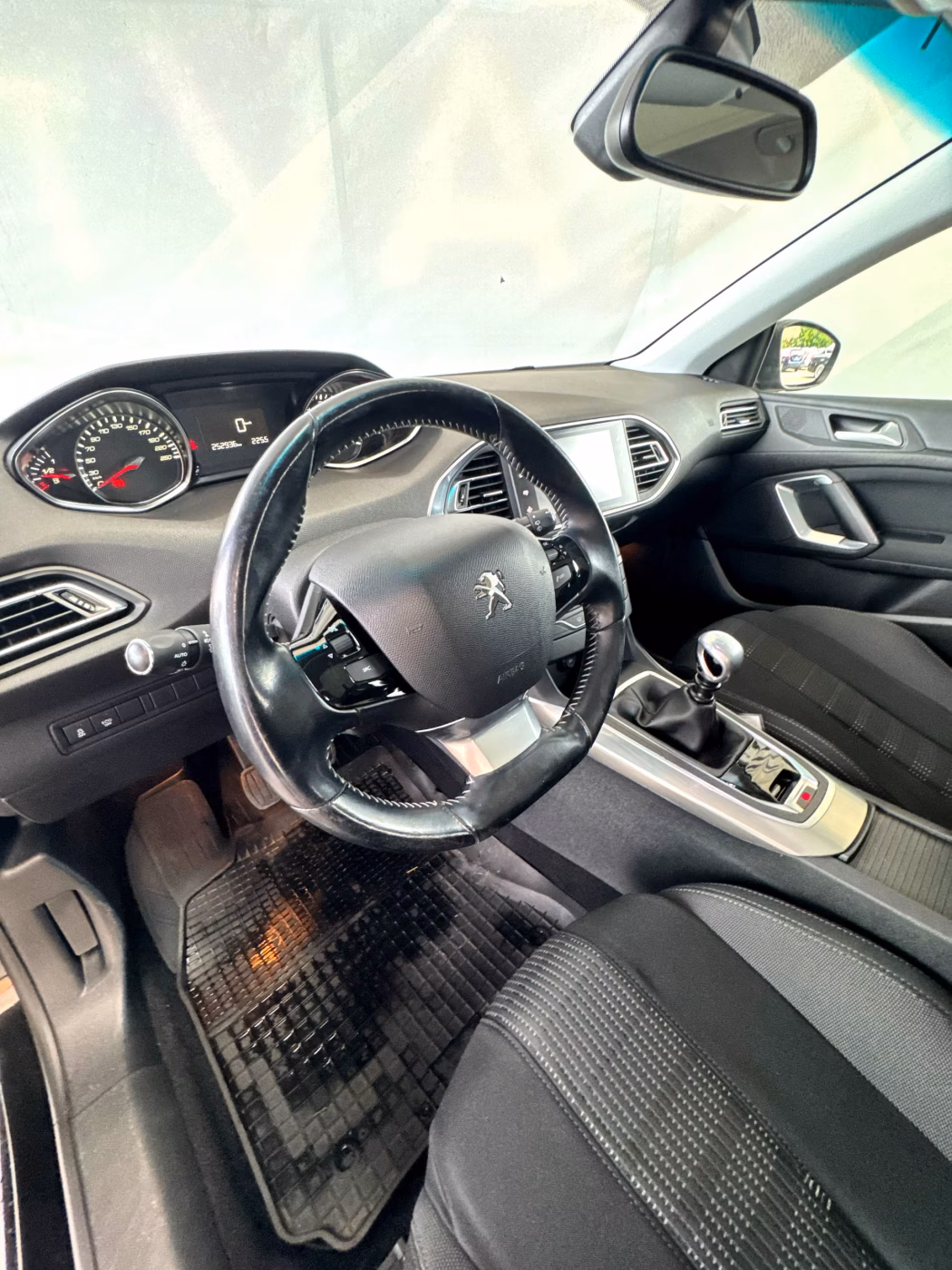 Peugeot 308 фото 10