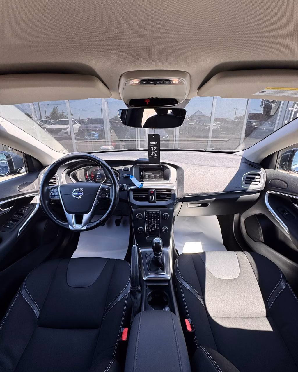 Volvo V40 фото 9