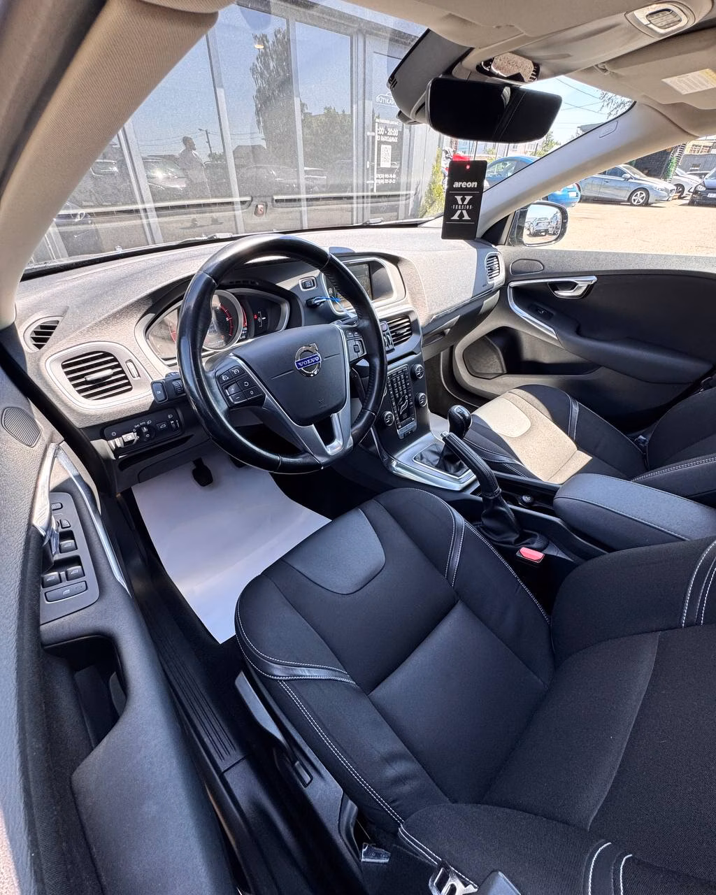 Volvo V40 фото 10