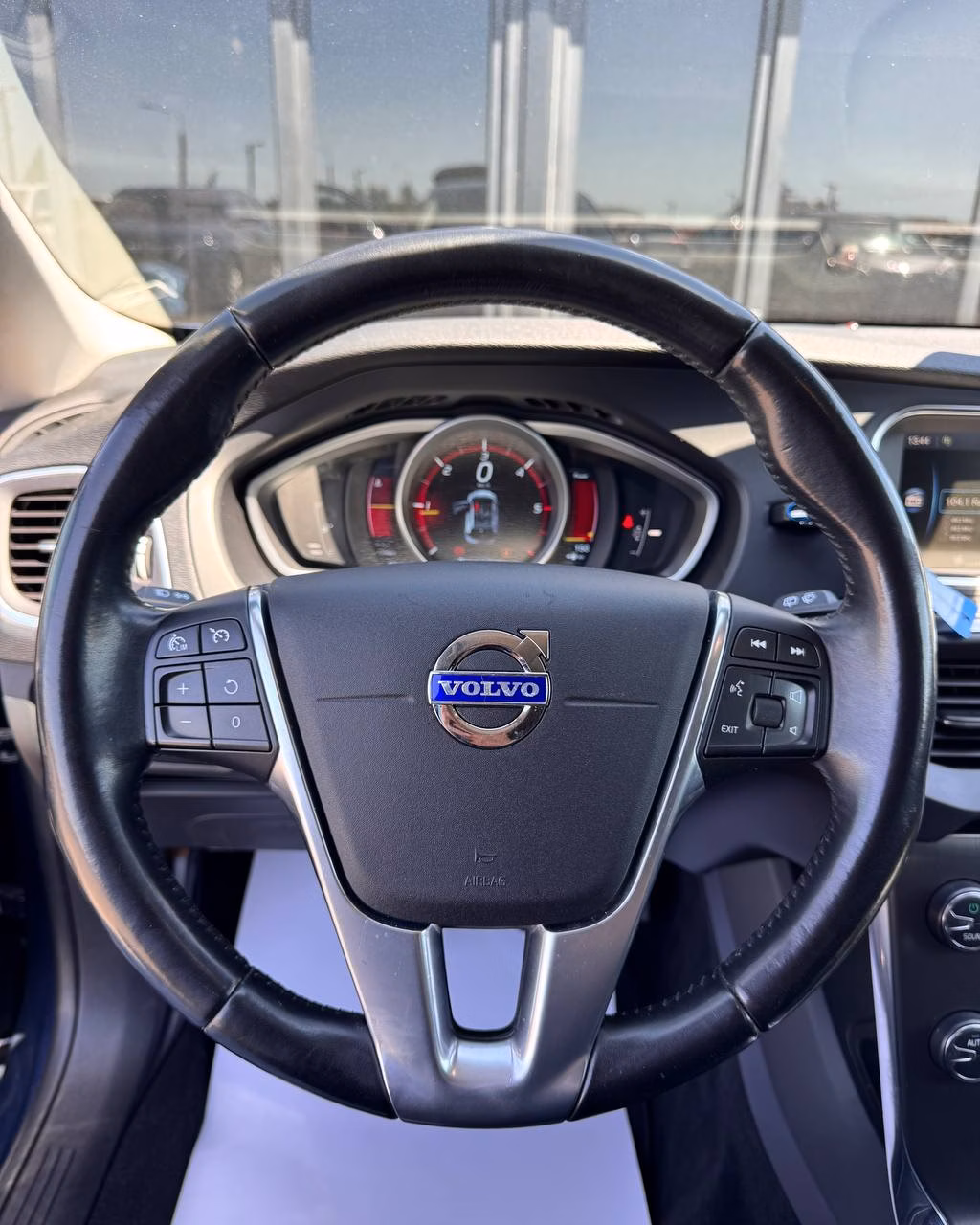 Volvo V40 фото 15