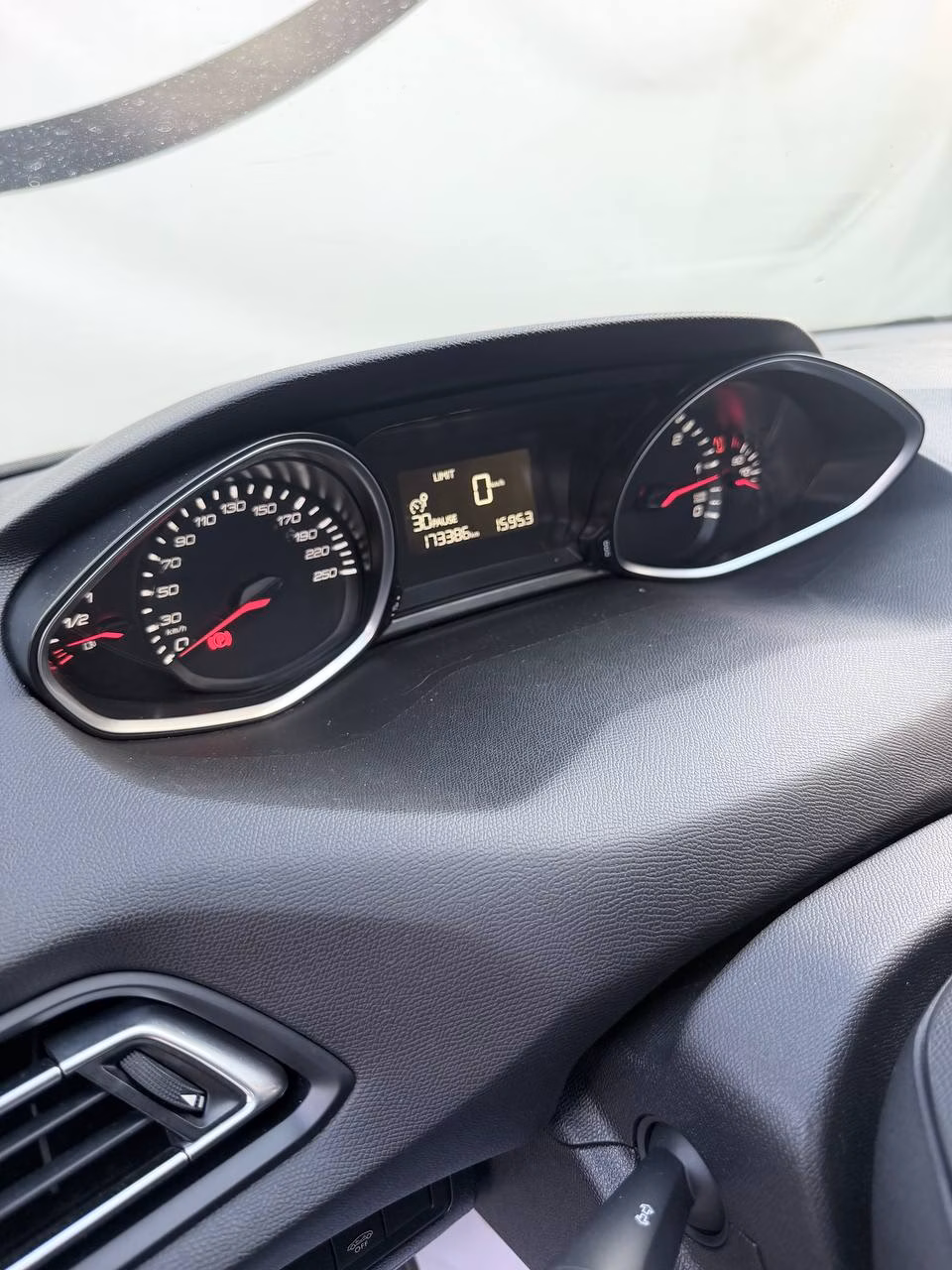Peugeot 308 фото 10