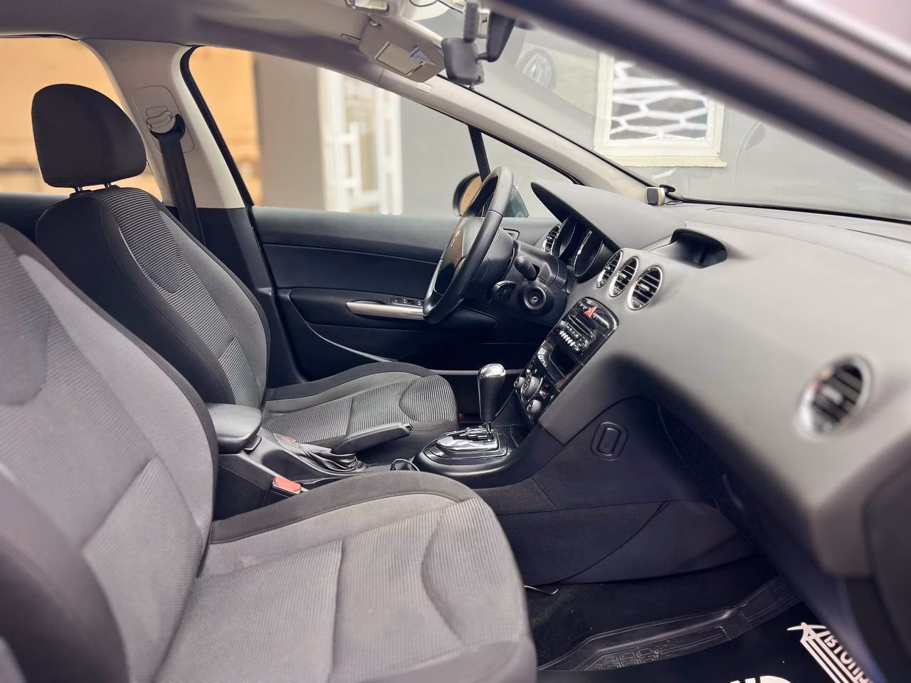 Peugeot 408 фото 9