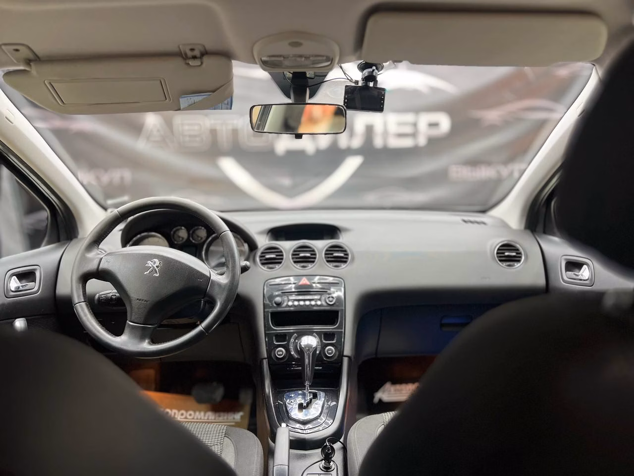Peugeot 408 фото 10
