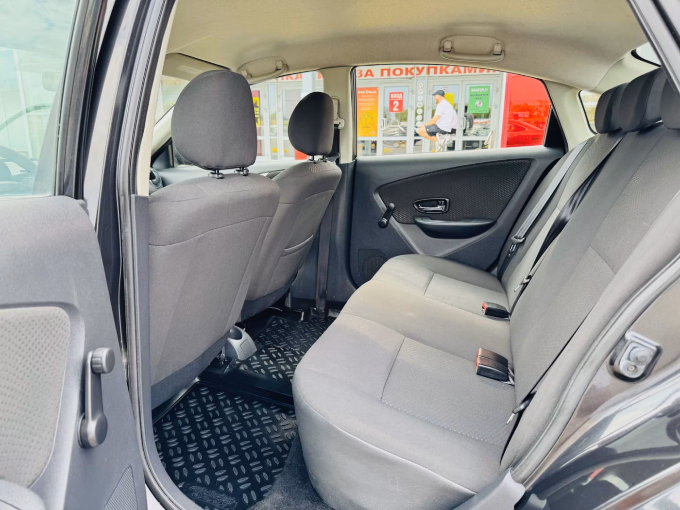 Nissan Almera фото 6