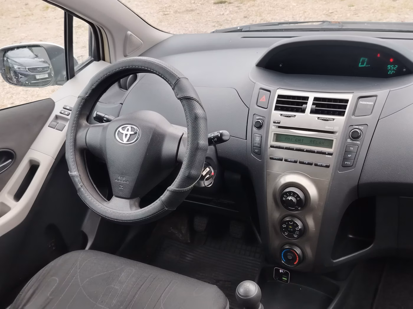 Toyota Yaris фото 13