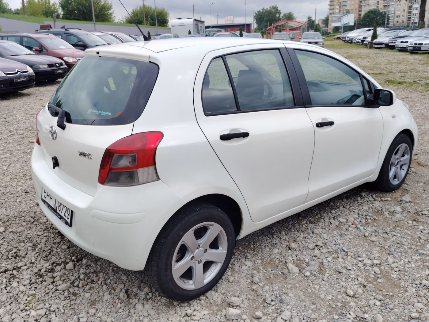 Toyota Yaris фото 8