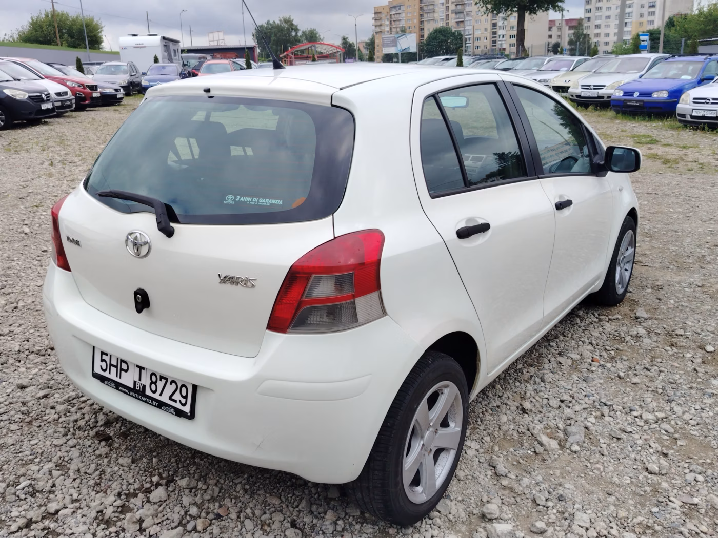 Toyota Yaris фото 9
