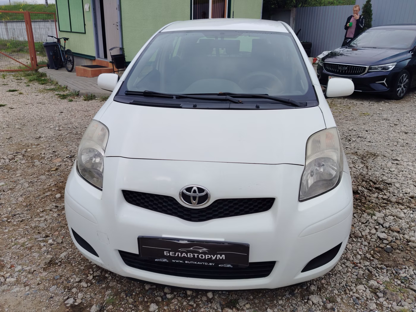 Toyota Yaris фото 4