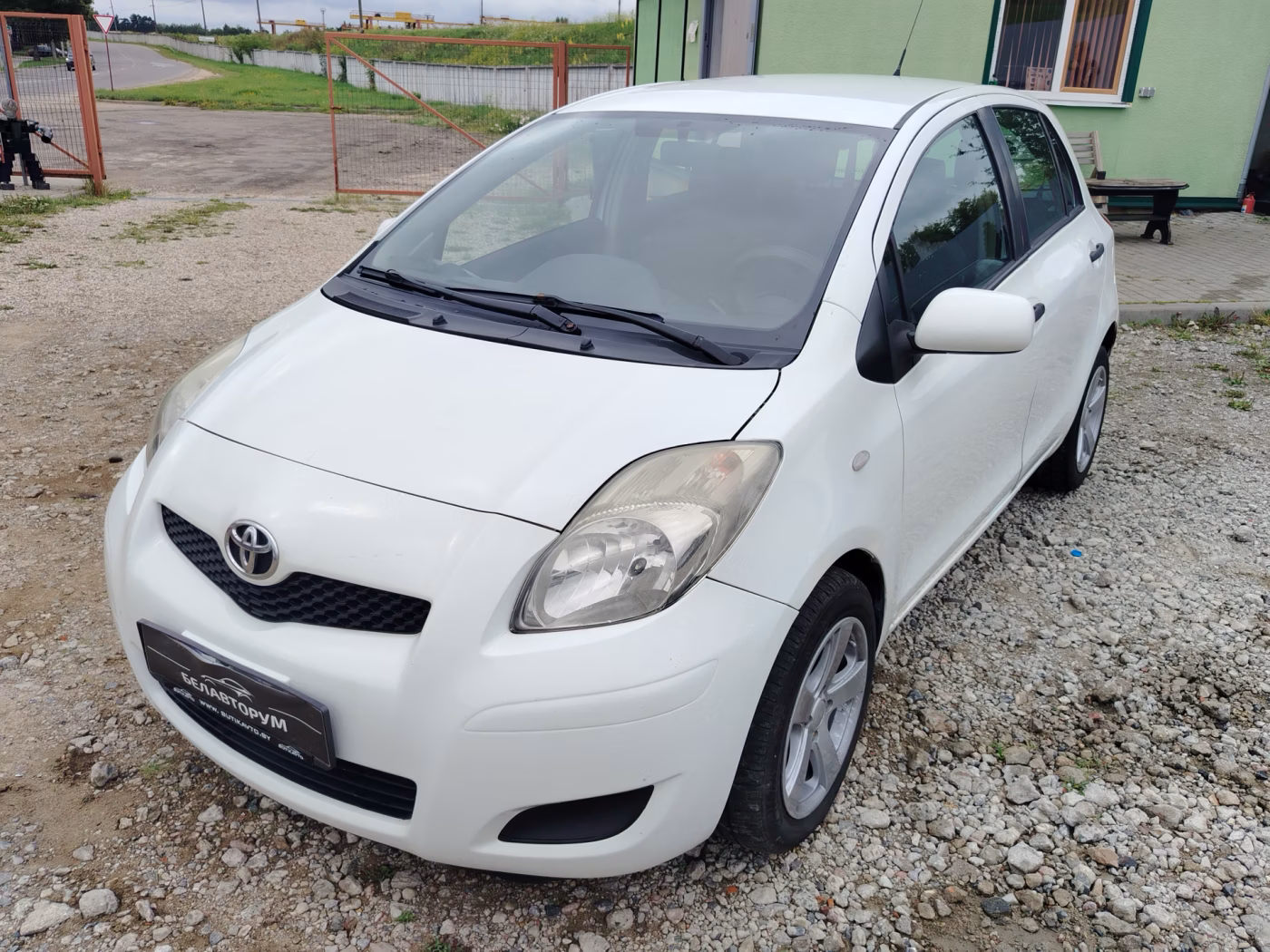 Toyota Yaris фото 3