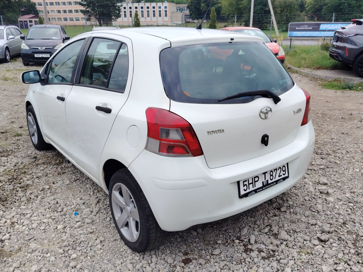 Toyota Yaris фото 10
