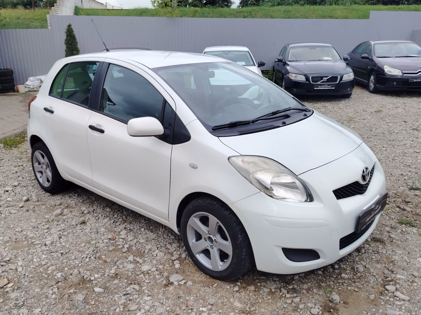 Toyota Yaris фото 6