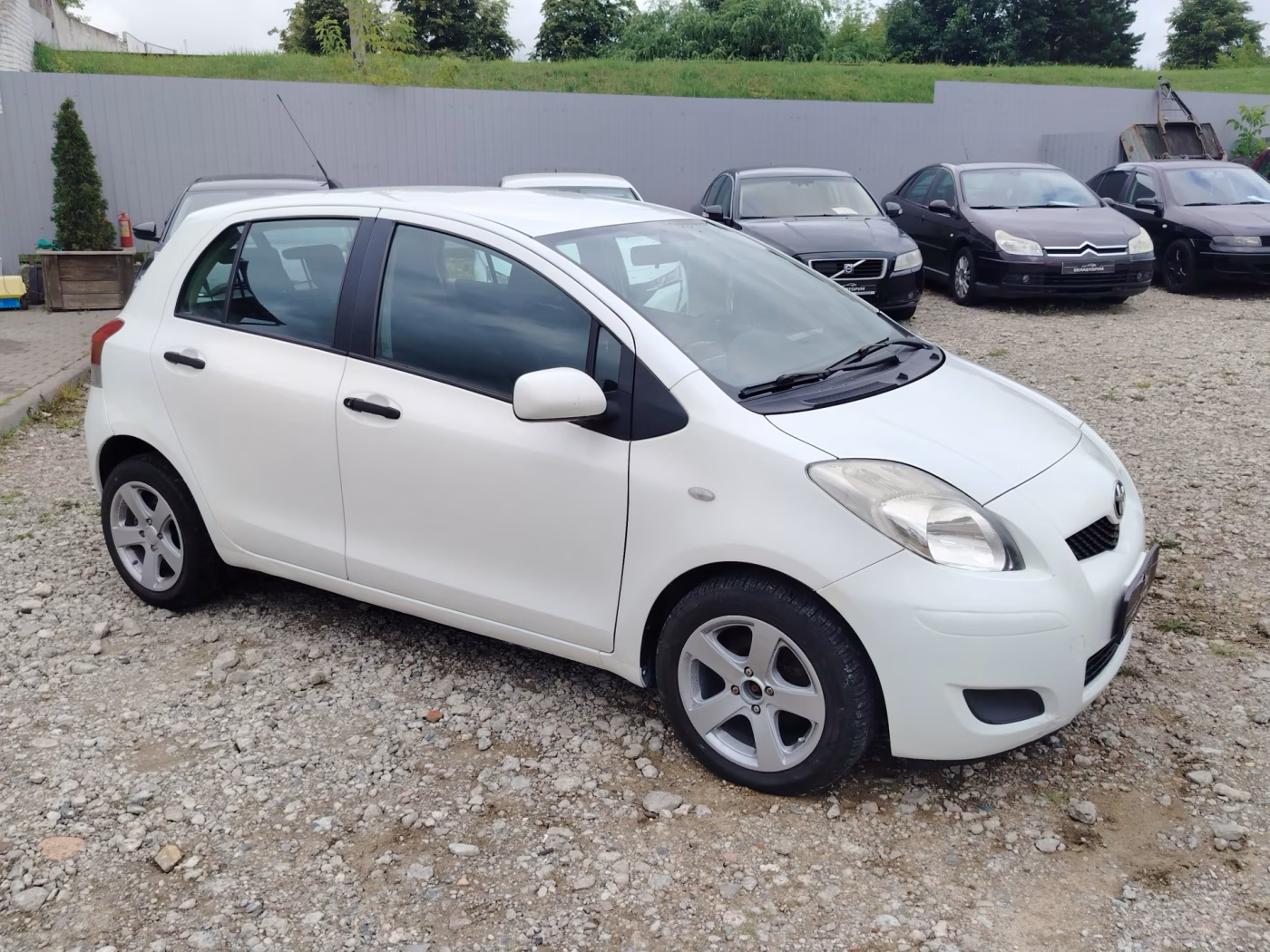 Toyota Yaris фото 7