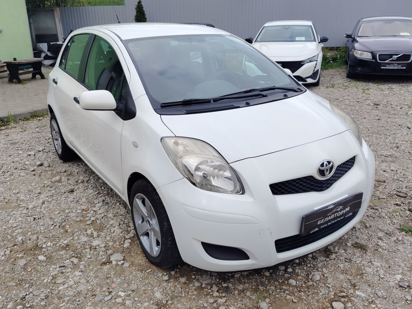 Toyota Yaris фото 5