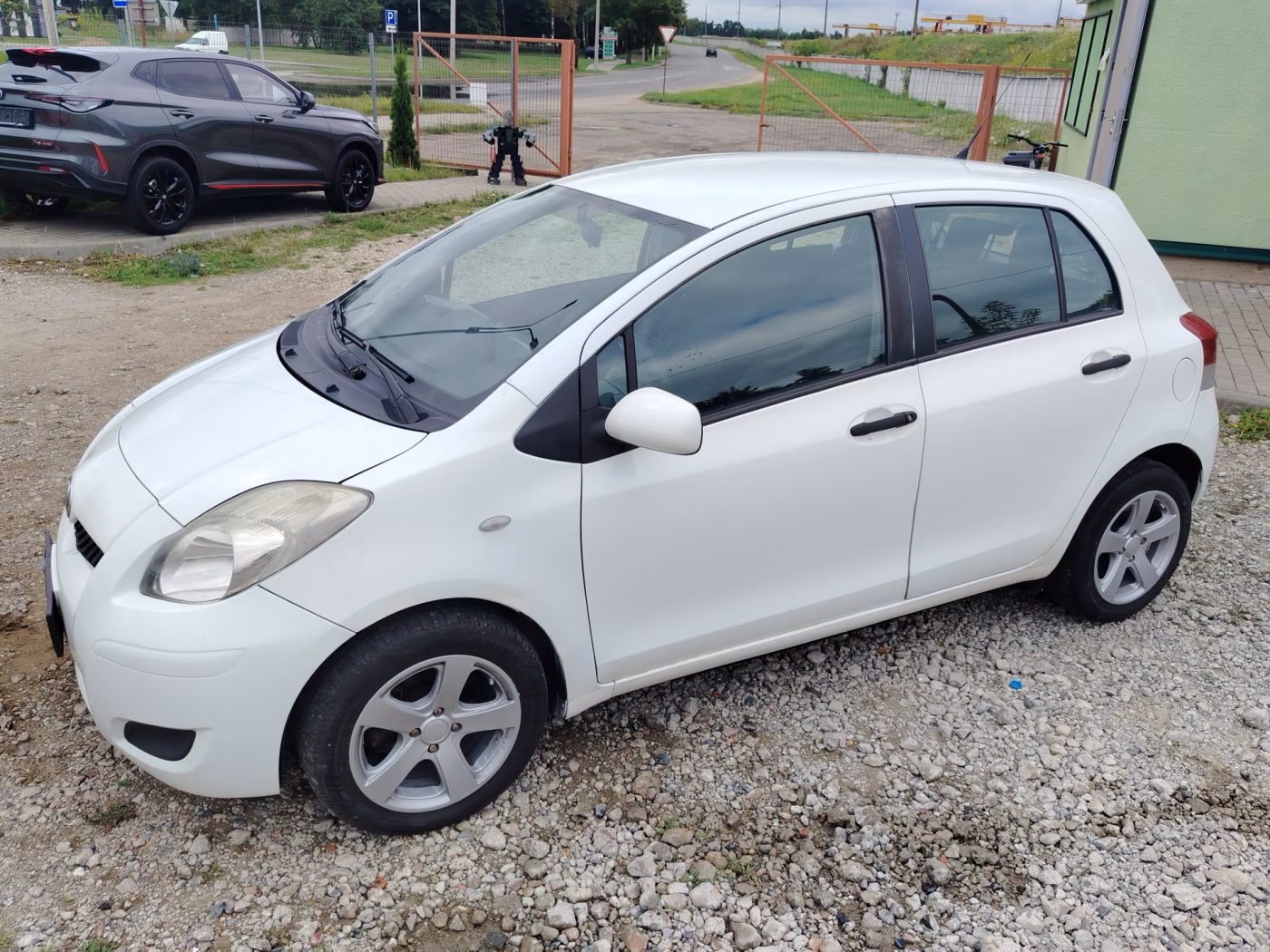 Toyota Yaris фото 2