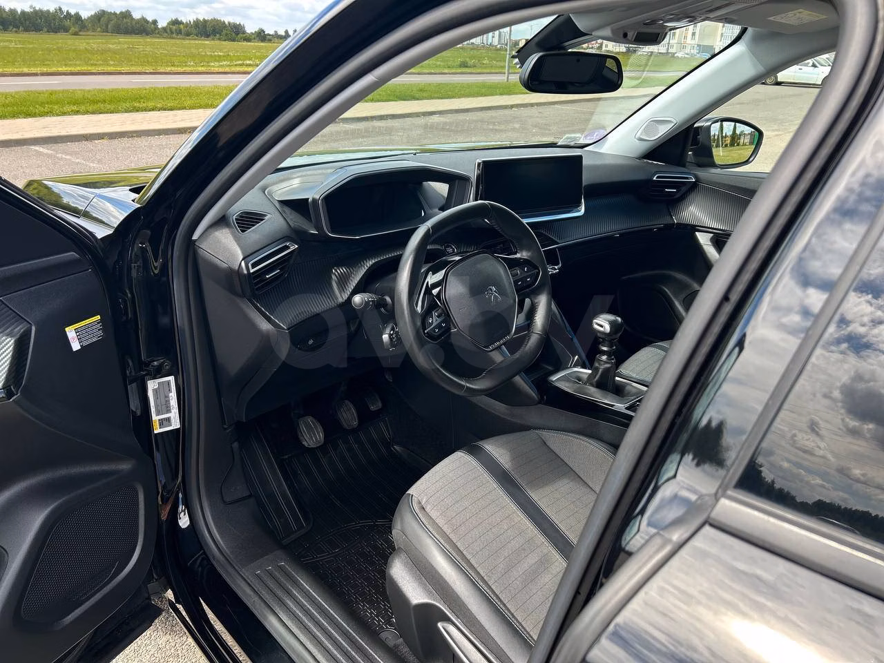 Peugeot 2008 фото 9