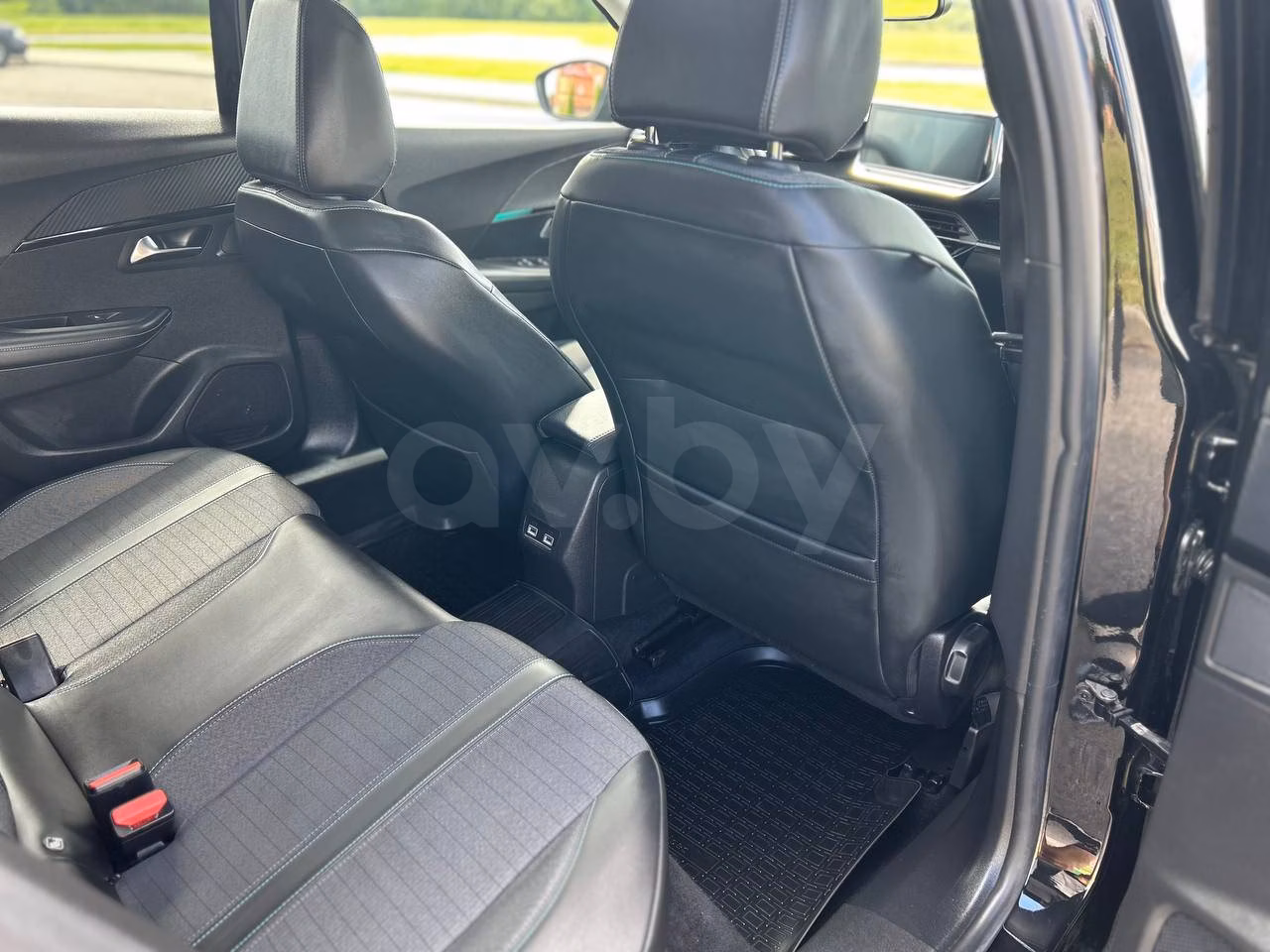 Peugeot 2008 фото 11