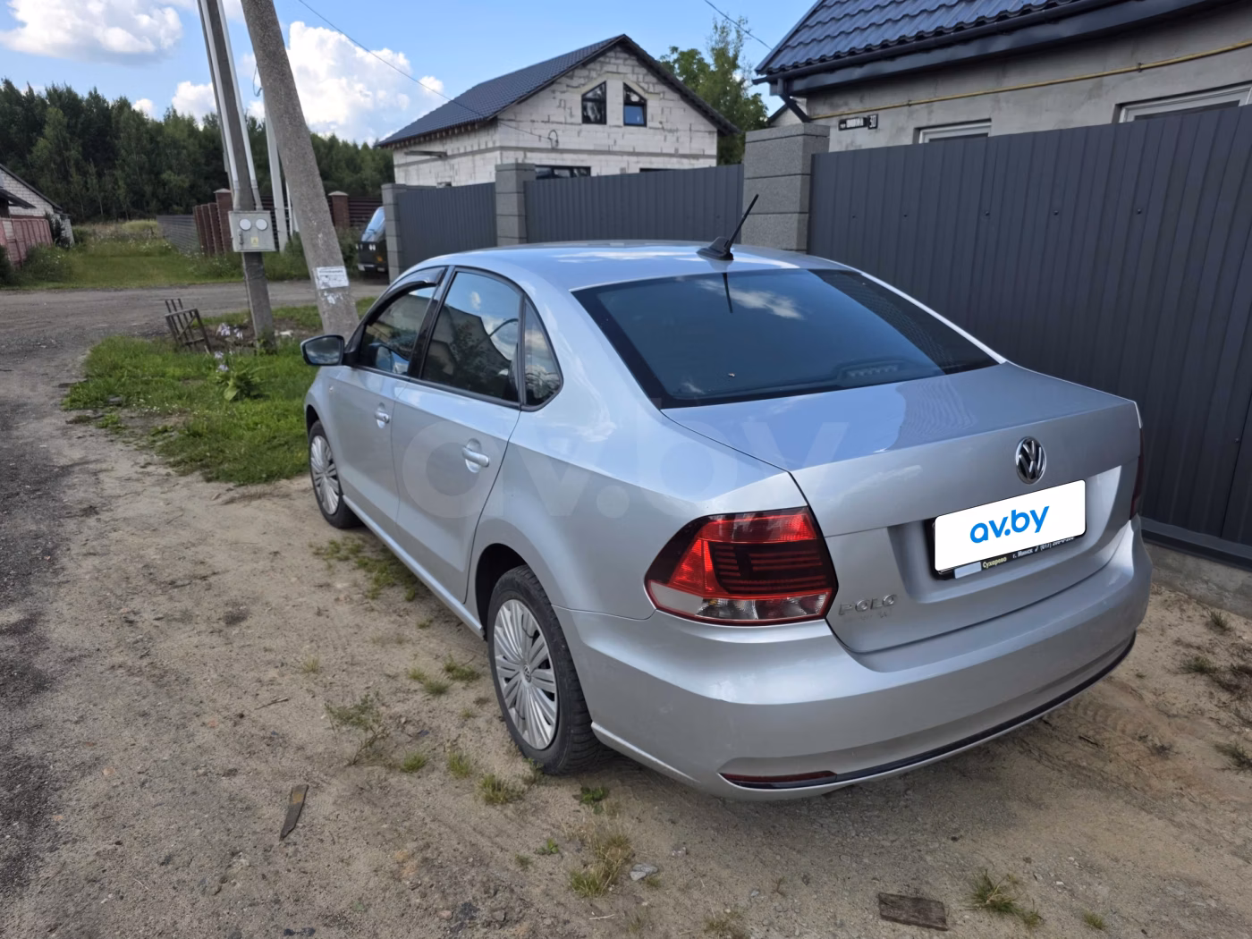 Volkswagen Polo Sedan фото 2
