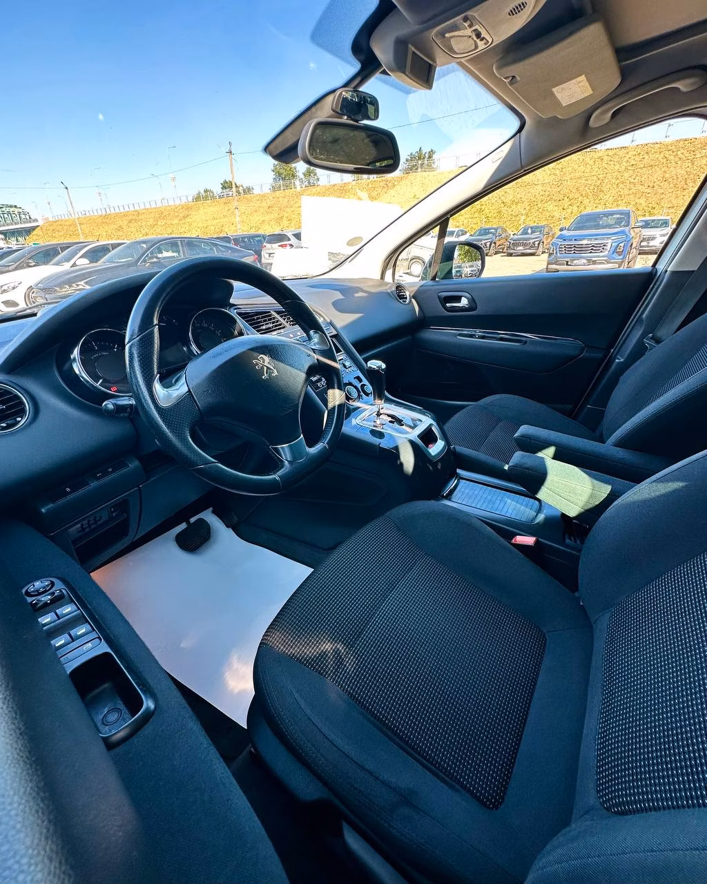 Peugeot 5008 фото 9
