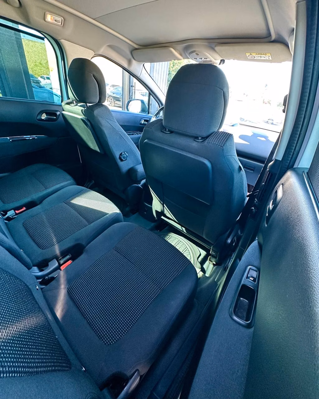 Peugeot 5008 фото 11