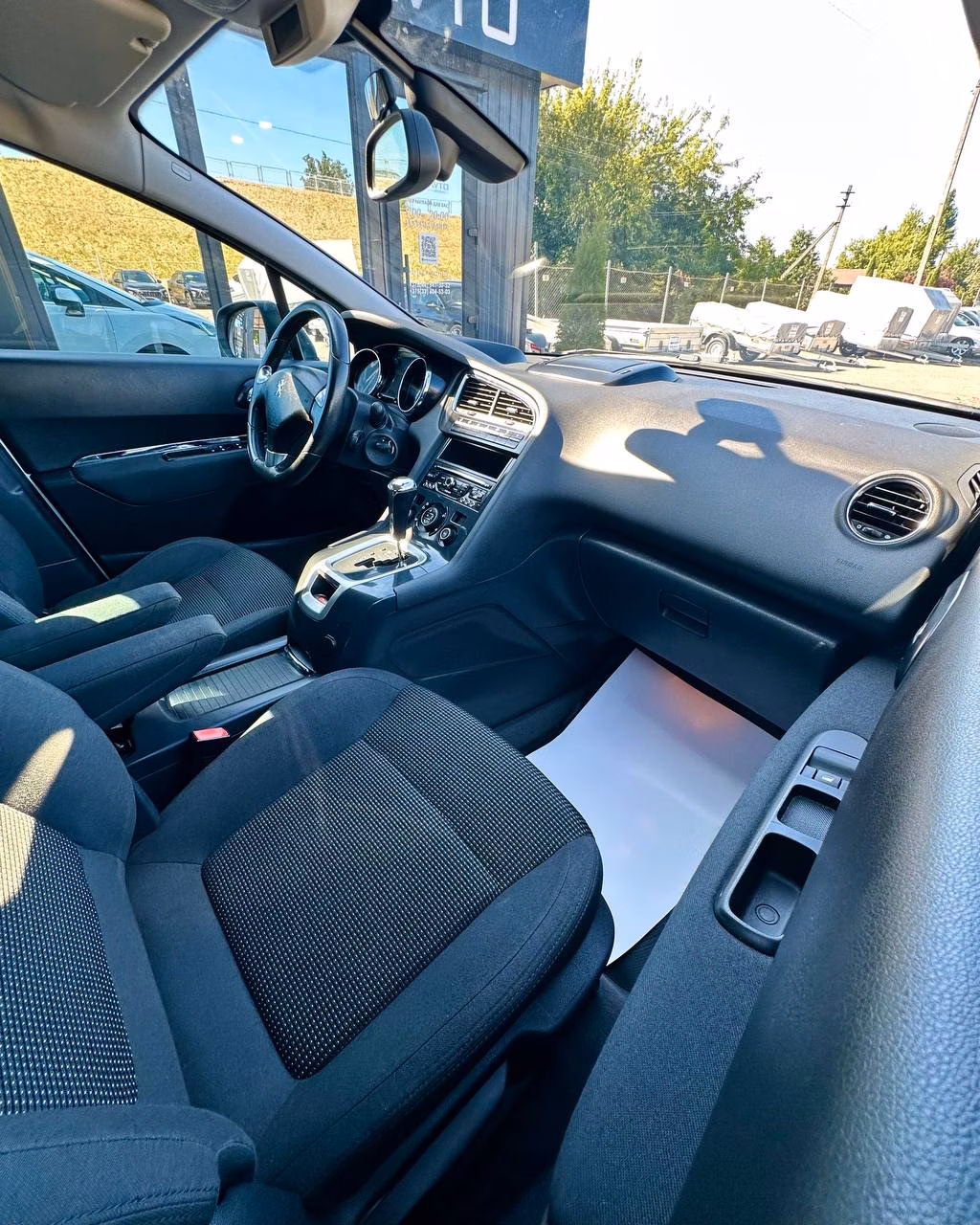 Peugeot 5008 фото 12