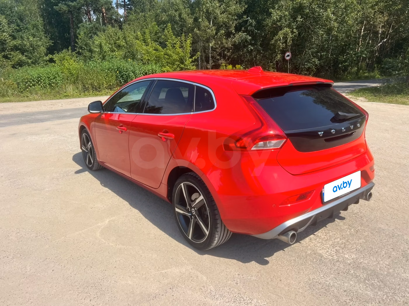 Volvo V40 фото 11