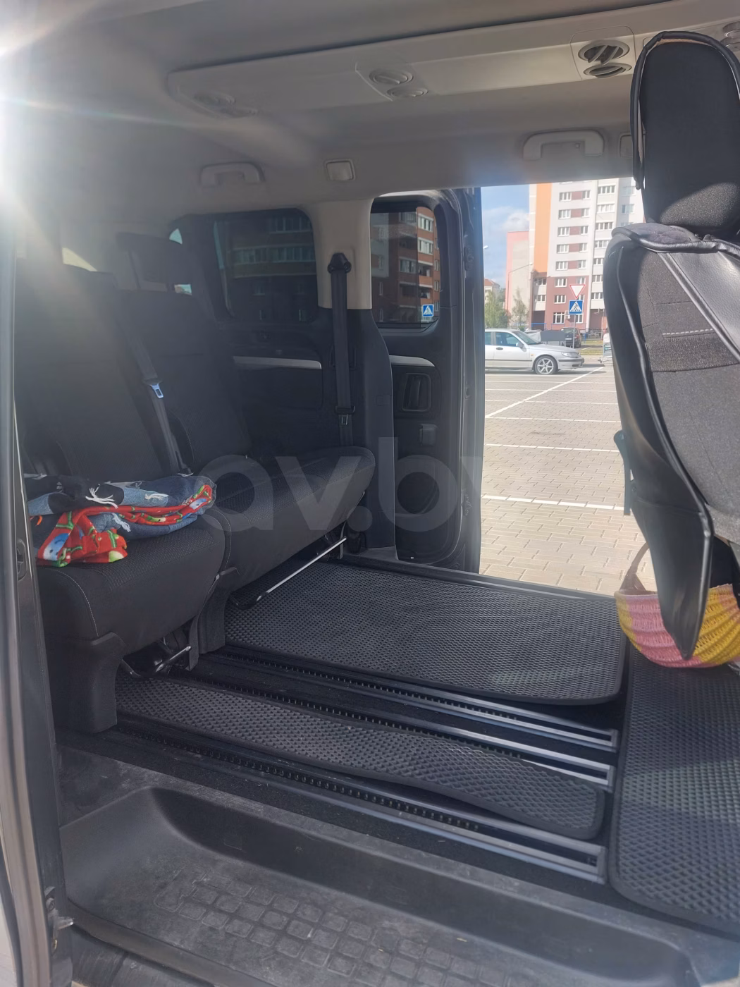 Peugeot Traveller фото 10
